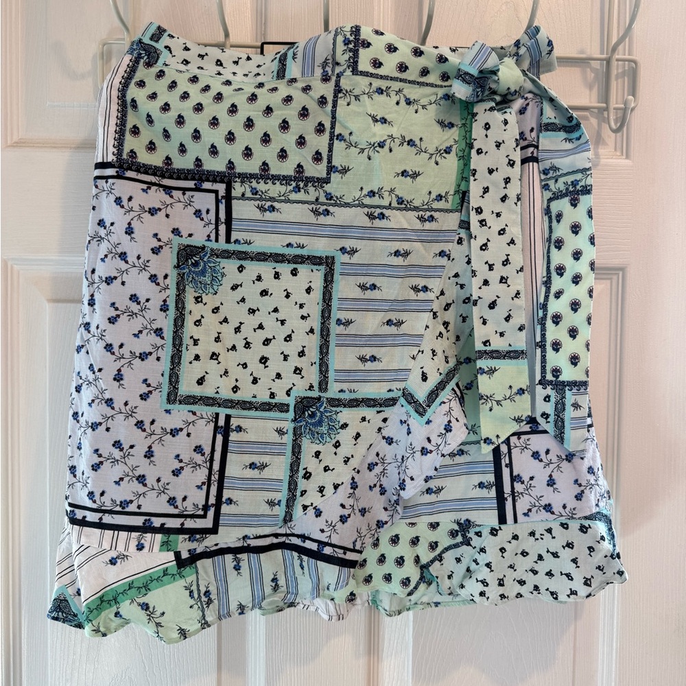 LOFT Blue and Cream Patterned Fabric